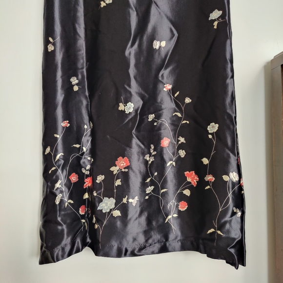 90's Asian inspired black sateen empire waist with floral design - Picture 3 of 10